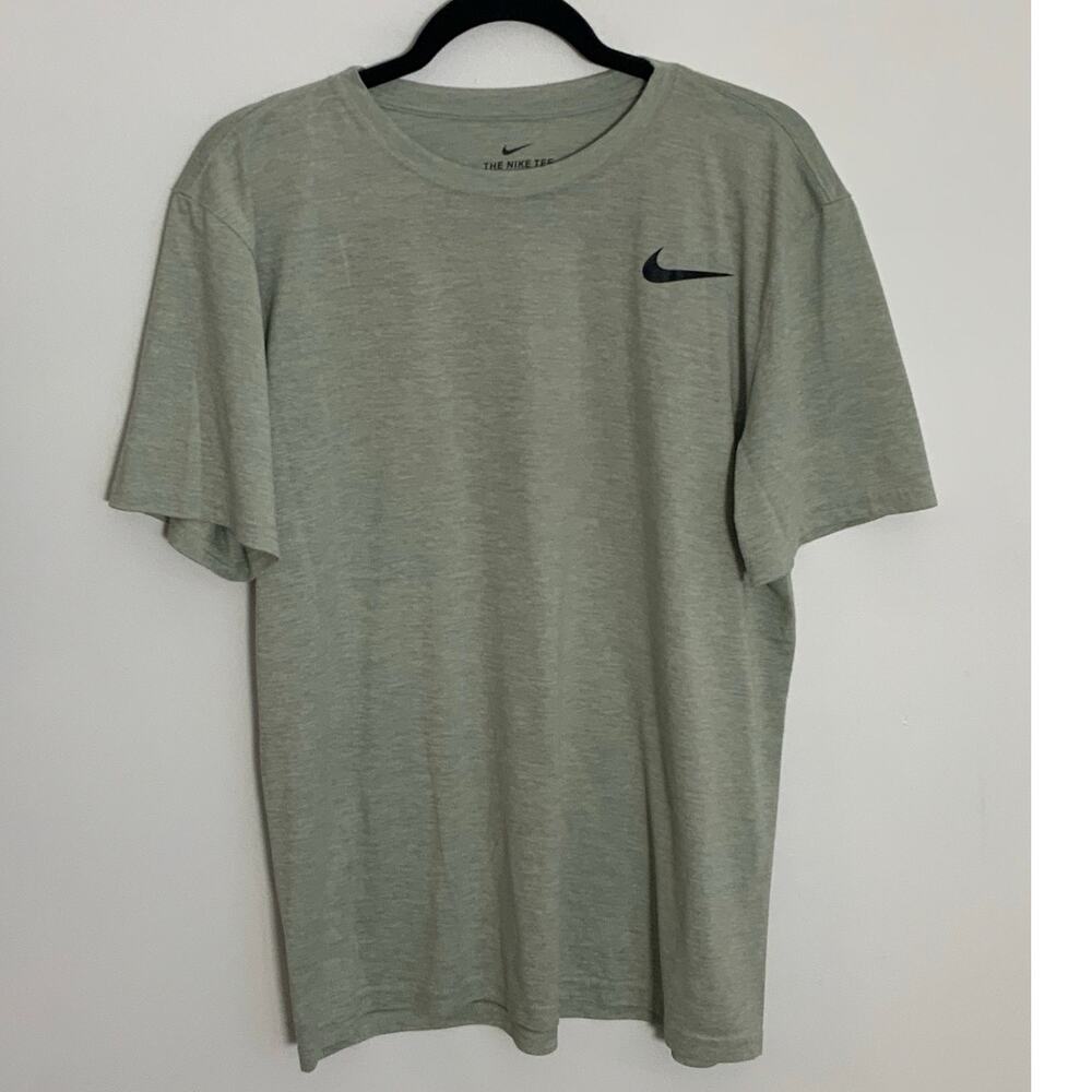 Nike Men's Light Grey Dri‎ Fit Tee size large